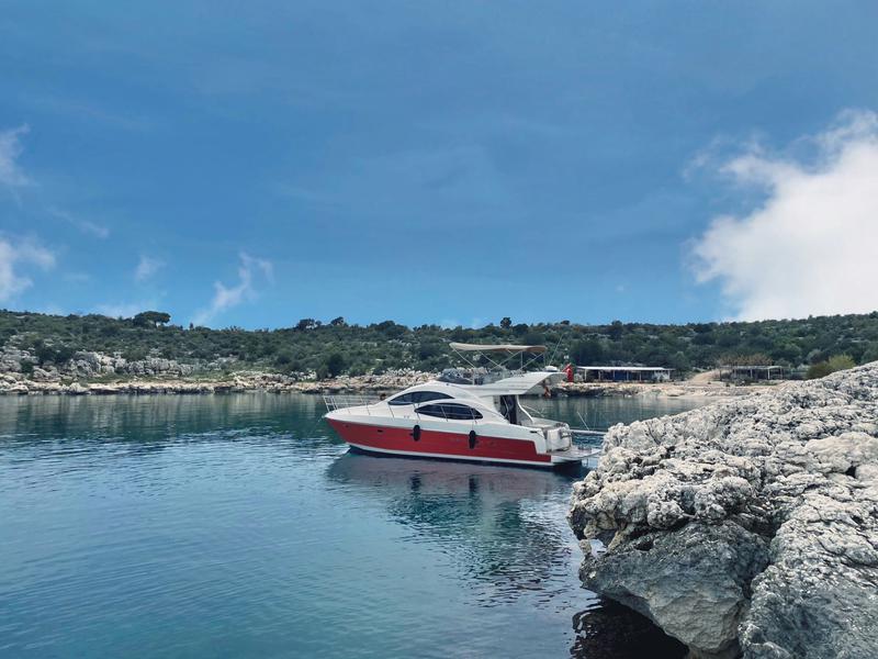 Book yachts online - motorboat - Azimut 42 E - Azimut 42 EL - rent
