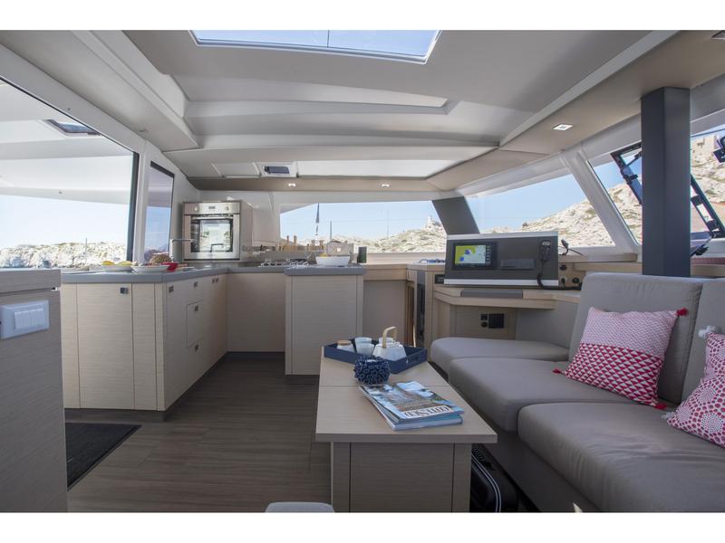 Book yachts online - catamaran - Astréa 42 - Timeless Planet - rent