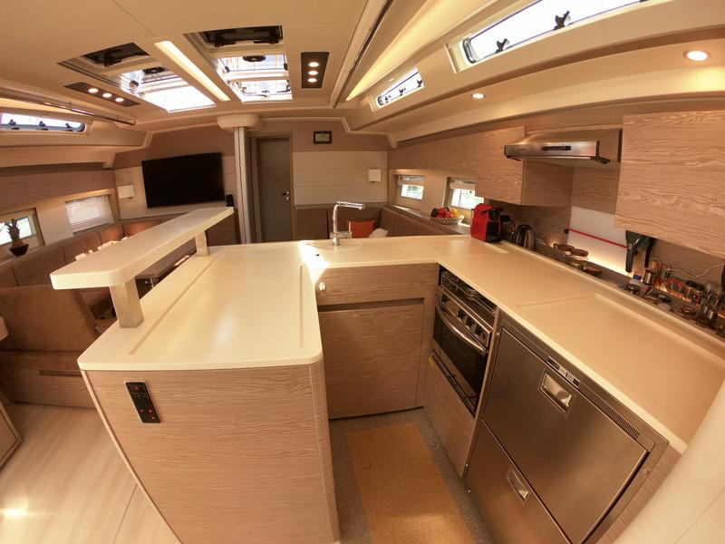 Book yachts online - sailboat - Hanse 588 - Medseatation - Skippered - rent