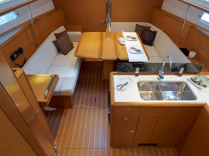 Book yachts online - sailboat - Jeanneau Sun Odyssey 379 - NEW - A/C in Saloon - rent