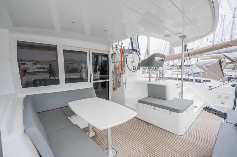 Book yachts online - catamaran - Lagoon 40 - MARY GRACE - rent