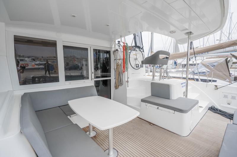 Book yachts online - catamaran - Lagoon 40 - MARY GRACE - rent