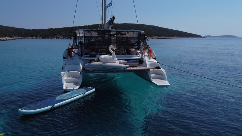 Book yachts online - catamaran - Athena 38 - North Cat I / with solar panels, extra batteries &amp; fishfinder - rent
