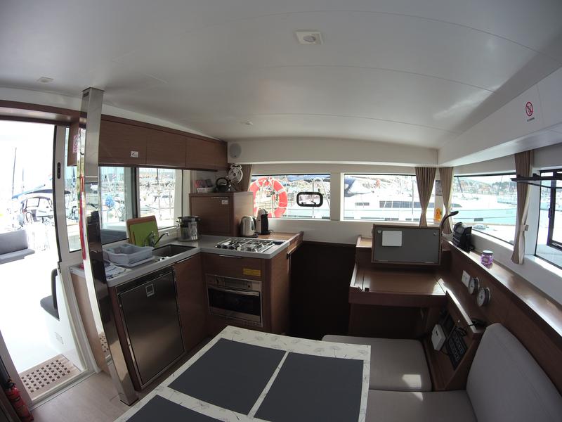 Book yachts online - catamaran - Lagoon 40 - El Paso - rent