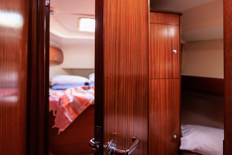 Book yachts online - sailboat - Bavaria 44 - Twins - rent