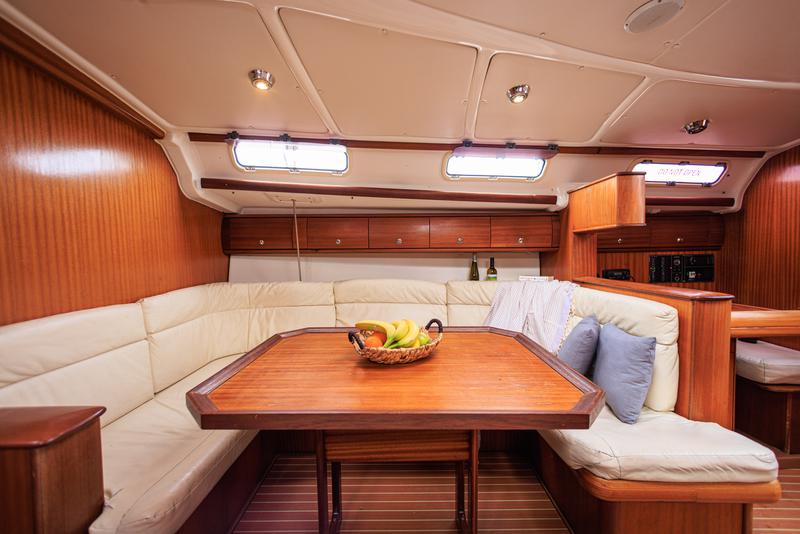 Book yachts online - sailboat - Bavaria 44 - Twins - rent