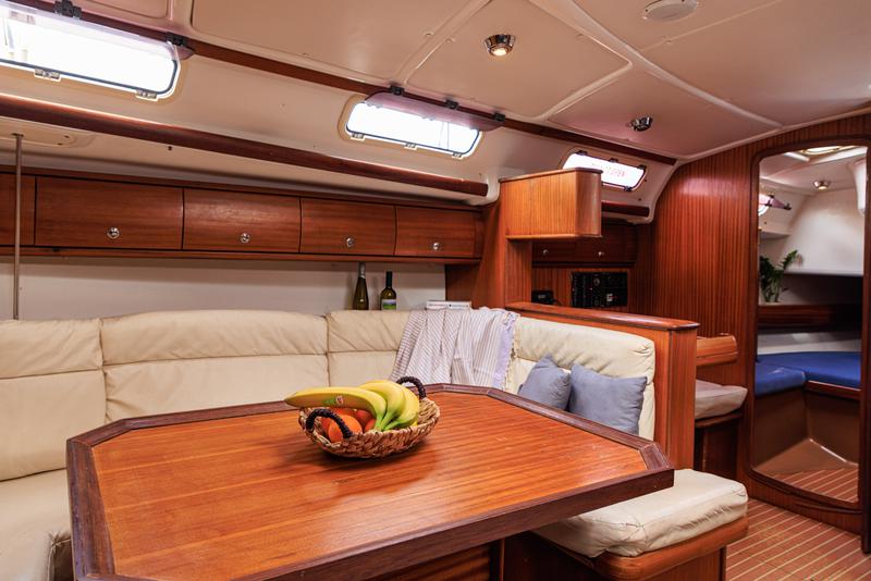 Book yachts online - sailboat - Bavaria 44 - Twins - rent