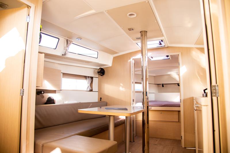 Book yachts online - sailboat - Oceanis 38.1 - Cala - rent