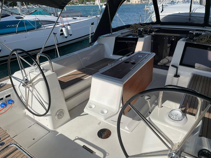 Book yachts online - sailboat - Dufour 460 - WILMA - AC and generator - rent