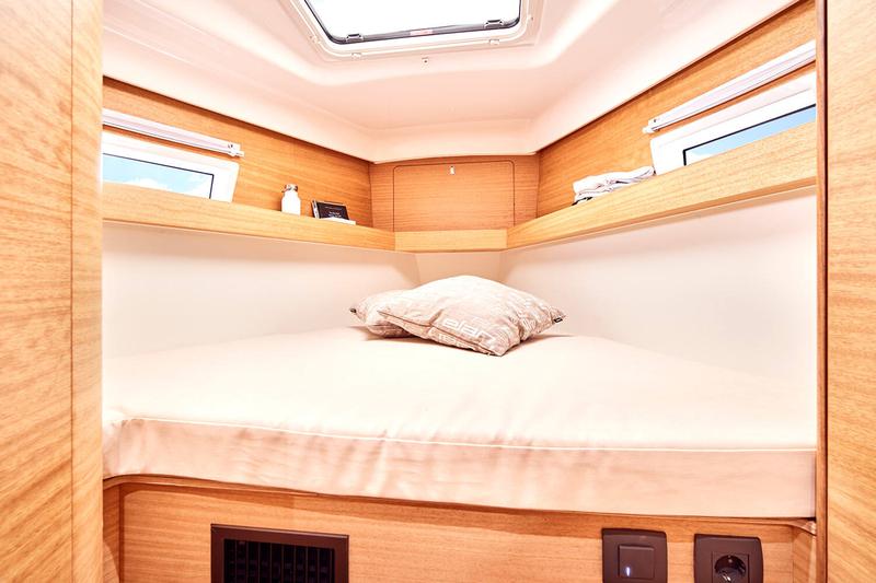 Book yachts online - sailboat - Elan Impression 45.1 OW - MOONLIGHT OW - AC and generator - rent