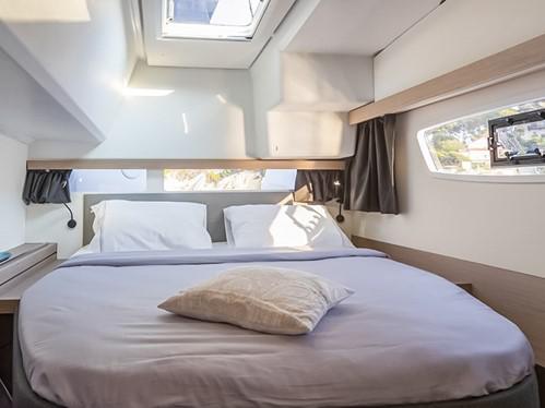 Book yachts online - catamaran - Isla 40 M - Misty Visions - rent