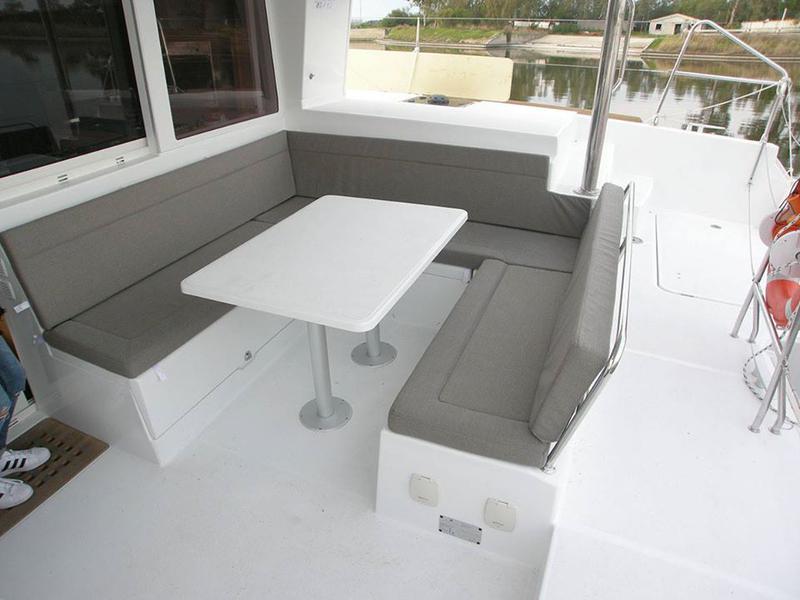 Book yachts online - catamaran - Lagoon 400 S2 - Caciarda - rent