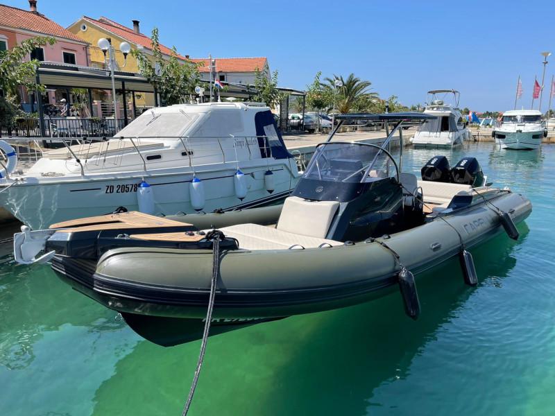 Book yachts online - motorboat - Tempest  1000 Sun - CAPELLI (TEMPEST 1000 SUN + SUZUKI 2x300) - rent