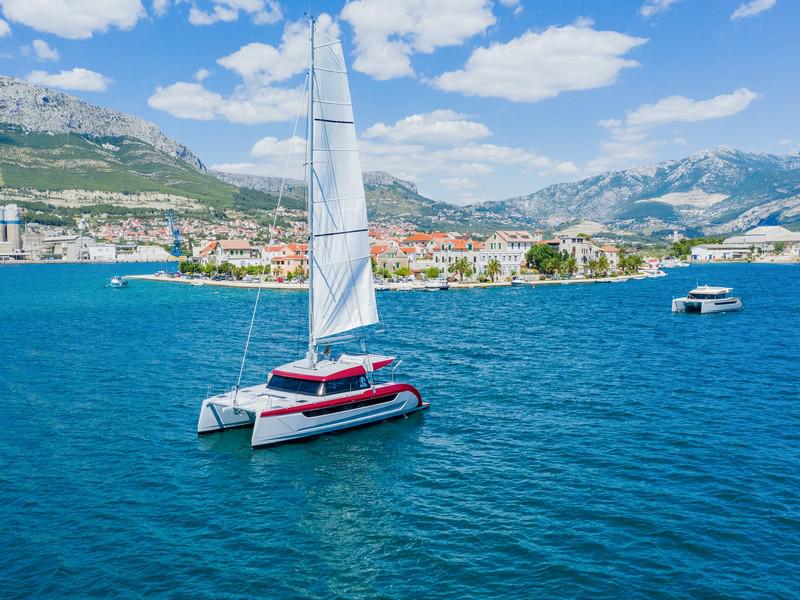 Book yachts online - catamaran - Luna 49 - BLUE - rent