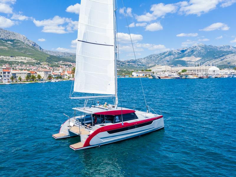 Book yachts online - catamaran - Luna 49 - BLUE - rent