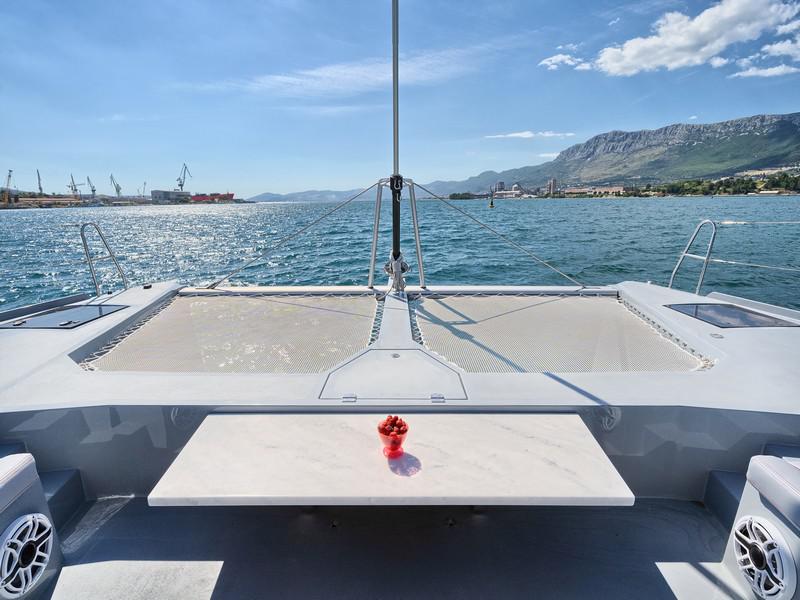 Book yachts online - catamaran - Luna 49 - BLUE - rent