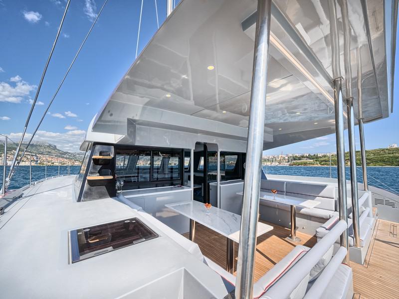 Book yachts online - catamaran - Luna 49 - BLUE - rent