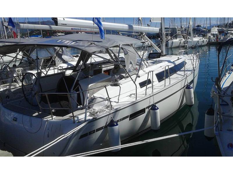 Book yachts online - sailboat - Bavaria Cruiser 37 - Red - rent