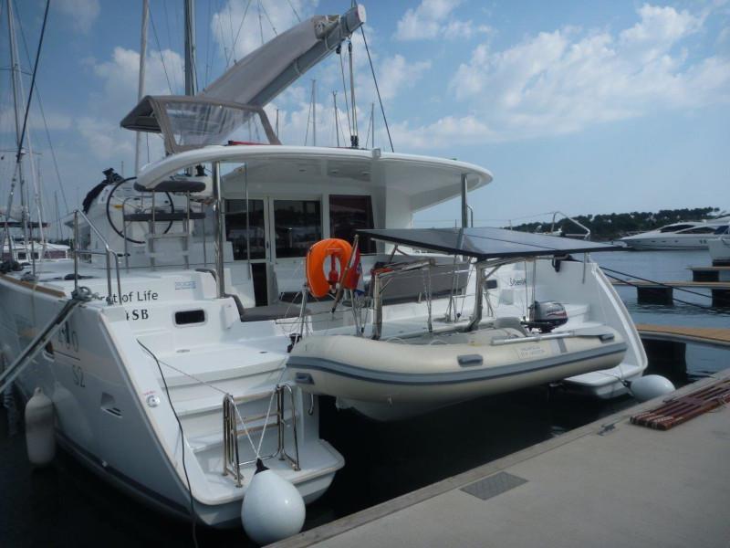 Book yachts online - catamaran - Lagoon 400 S2 (4+2 cab.) - Secret of Life - rent