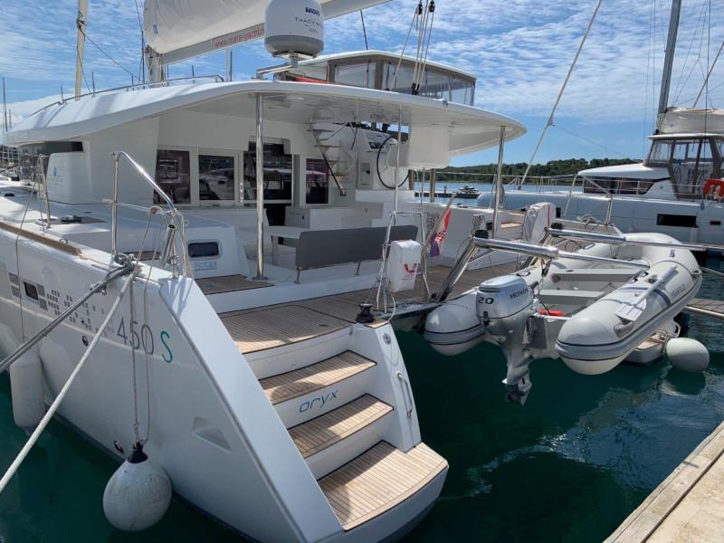 Book yachts online - catamaran - Lagoon 450 Sport (4+2 cab.) - Oryx - rent