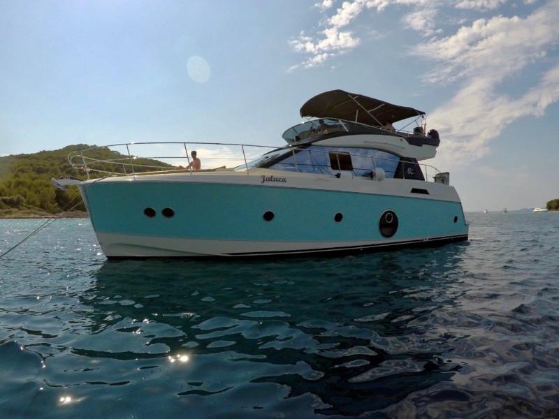 Book yachts online - motorboat - Monte Carlo 5 (3+1 cab.) - Jaluca - rent