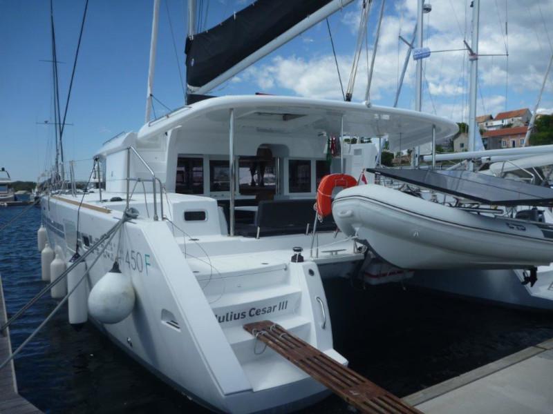 Book yachts online - catamaran - Lagoon 450  Flybridge (4+2 cab.) - Julius Casar III - rent