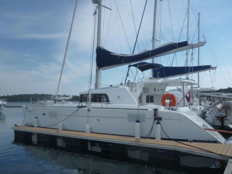 Book yachts online - catamaran - Lagoon 440 (4+2 cab.) - Futuna T - rent