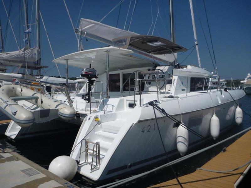 Book yachts online - catamaran - Lagoon 421 (4+1 cab.) - 4 ME - rent