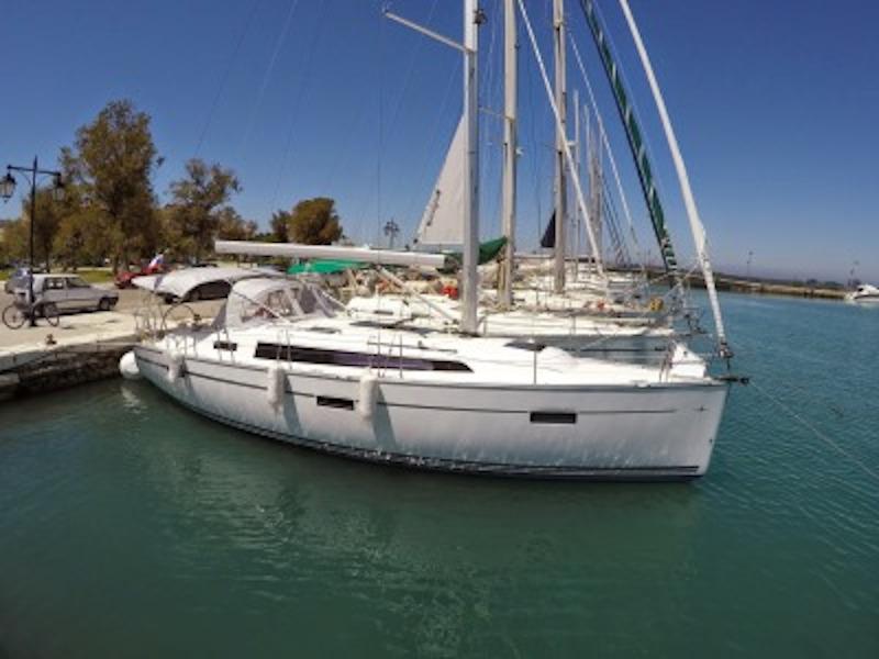 Book yachts online - sailboat - Bavaria 37 - Eugenia - rent