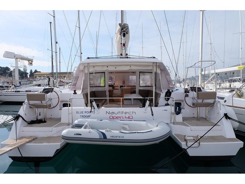 Book yachts online - catamaran - Nautitech Open 40 - BLUE POINT - rent