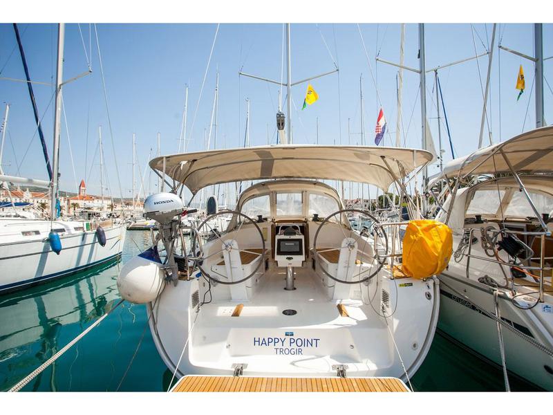 Book yachts online - sailboat - Bavaria Cruiser 37 - Happy Point - rent