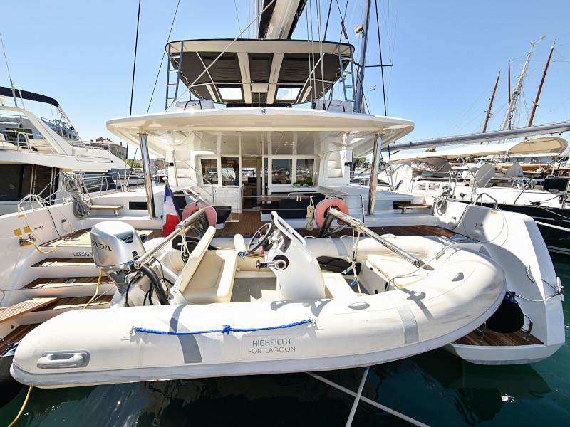 Book yachts online - catamaran - Lagoon 520 Flybridge - Largo Winch - rent