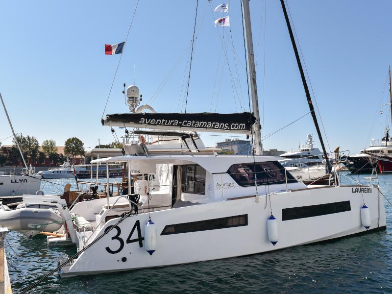 Book yachts online - catamaran - Aventura 34 - LAUREMI - rent