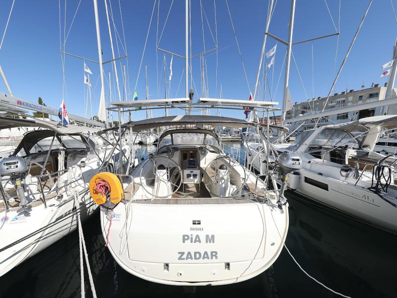 Book yachts online - sailboat - Bavaria Cruiser 40 - PIA M - rent