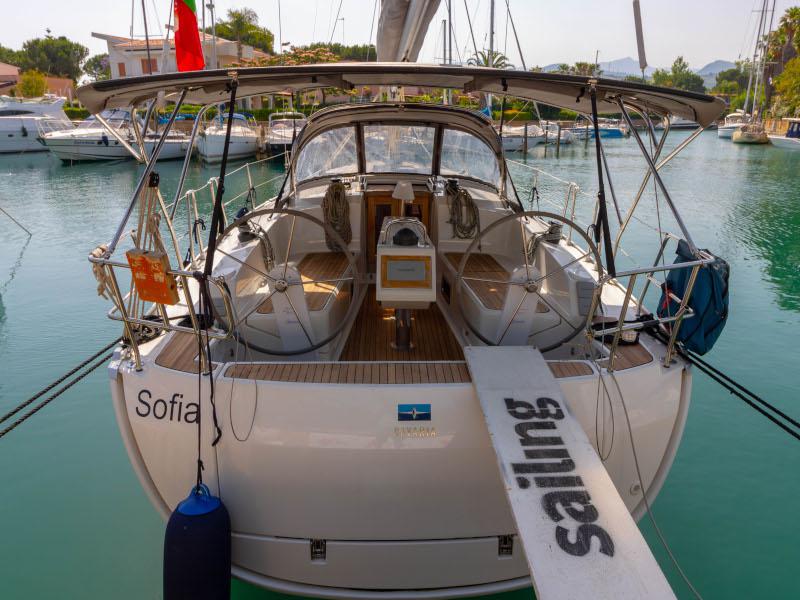 Book yachts online - sailboat - Bavaria Cruiser 37 - Sofia - rent