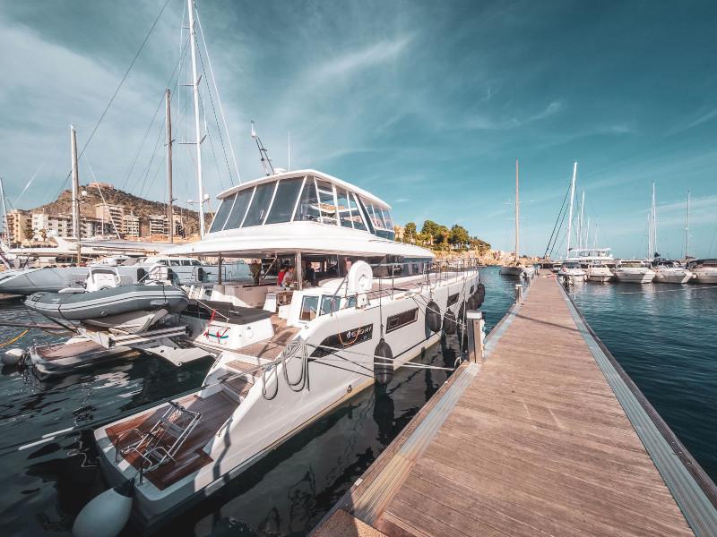Book yachts online - powercatamaran - Lagoon 630 - Dragò - rent