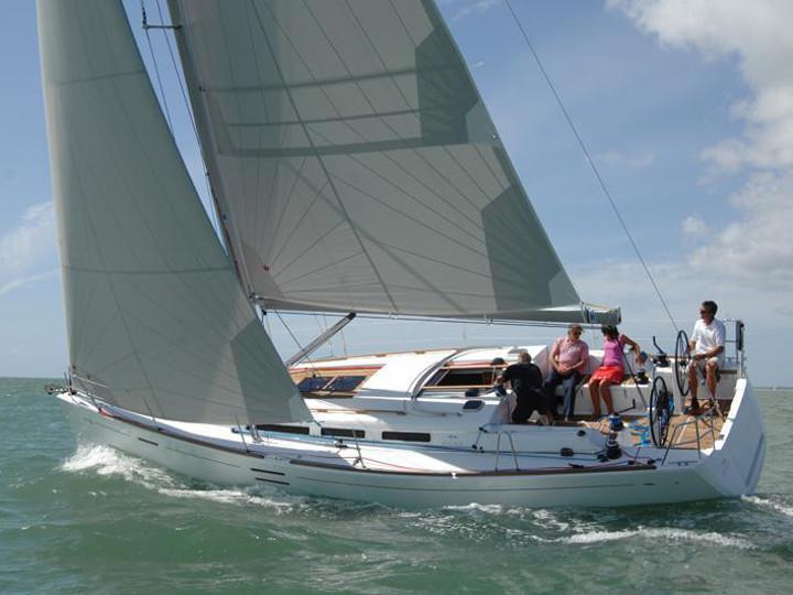 Book yachts online - sailboat - Dufour 40 Performance - Odile - rent