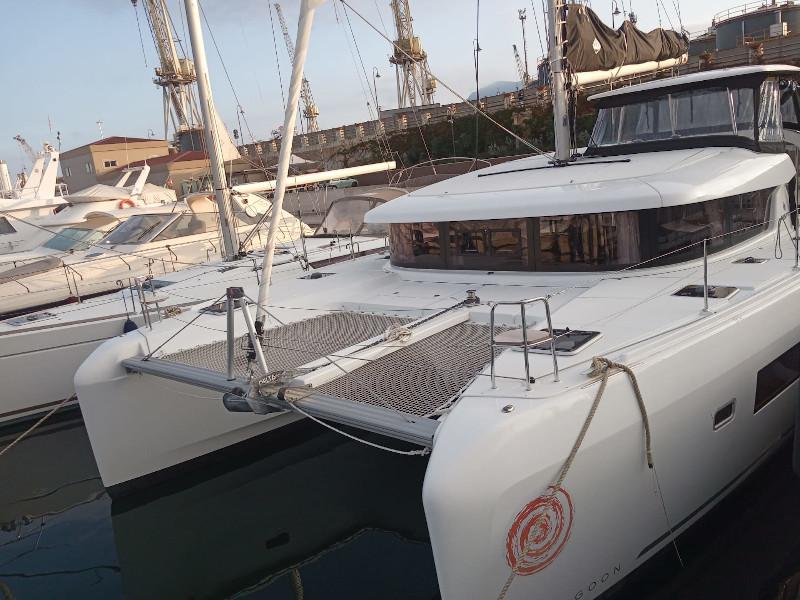 Book yachts online - catamaran - Lagoon 42 (4+2)  A/C - WM- Gen - Memi  - rent