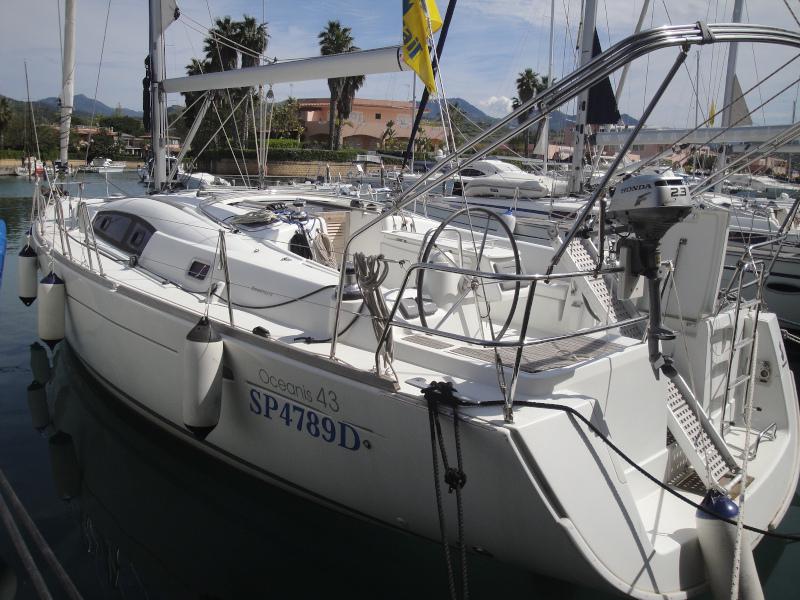 Book yachts online - sailboat - Beneteau Oceanis 43 - Interceptor One - rent