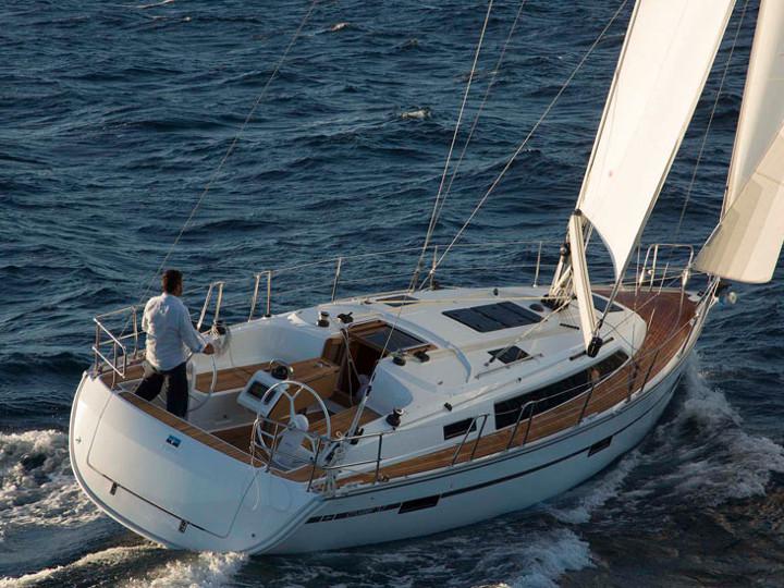 Book yachts online - sailboat - Bavaria 37 Cruiser - Eagle Ray - rent