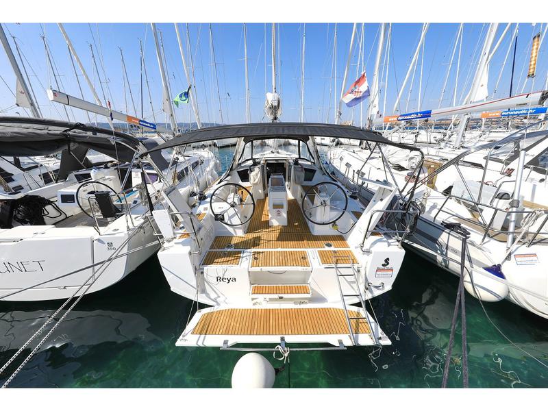 Book yachts online - sailboat - Oceanis 38.1 - Reya - rent