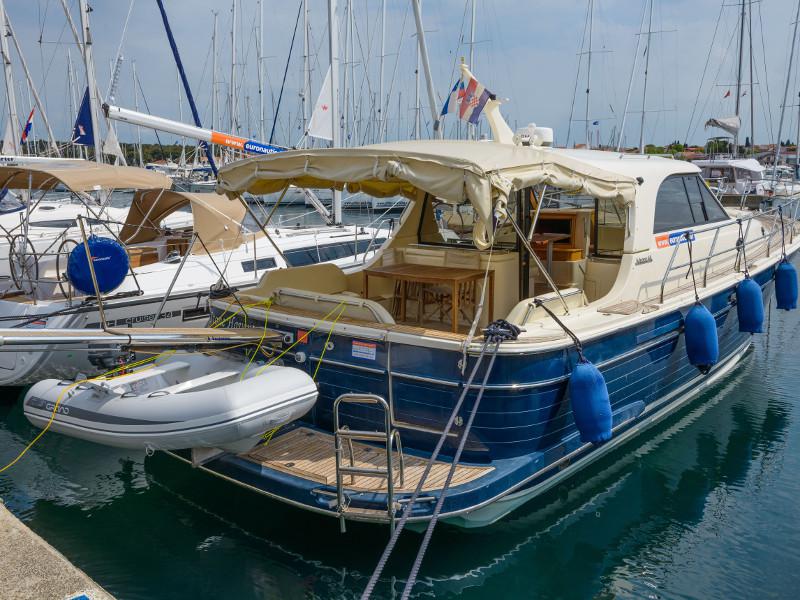 Book yachts online - motorboat - Adriana 44 - Stone Haven - rent