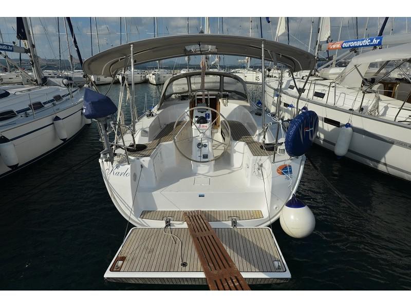 Book yachts online - sailboat - Bavaria Cruiser 33 - Karlo - rent
