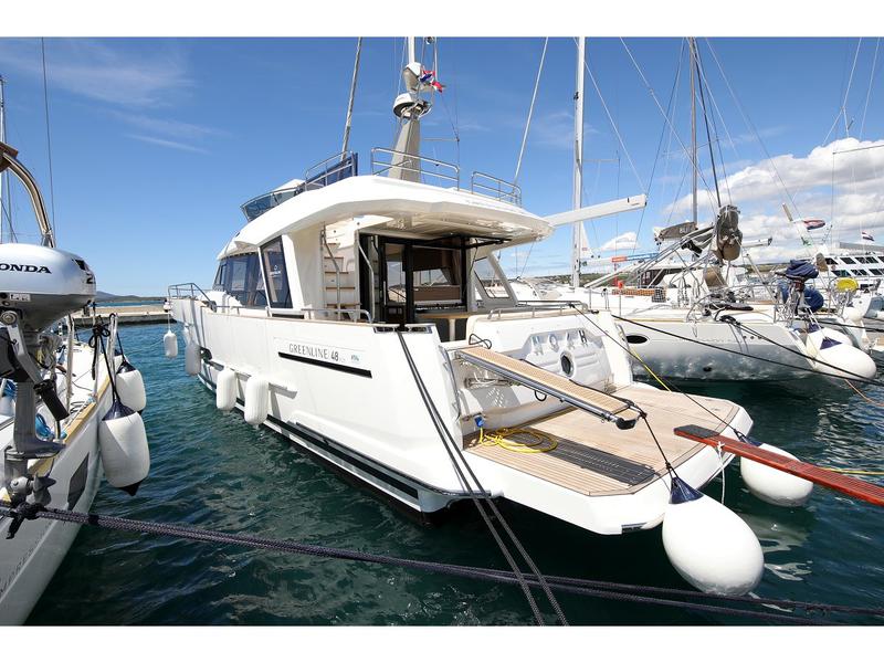 Book yachts online - motorboat - Greenline  48 Fly - Noah - rent