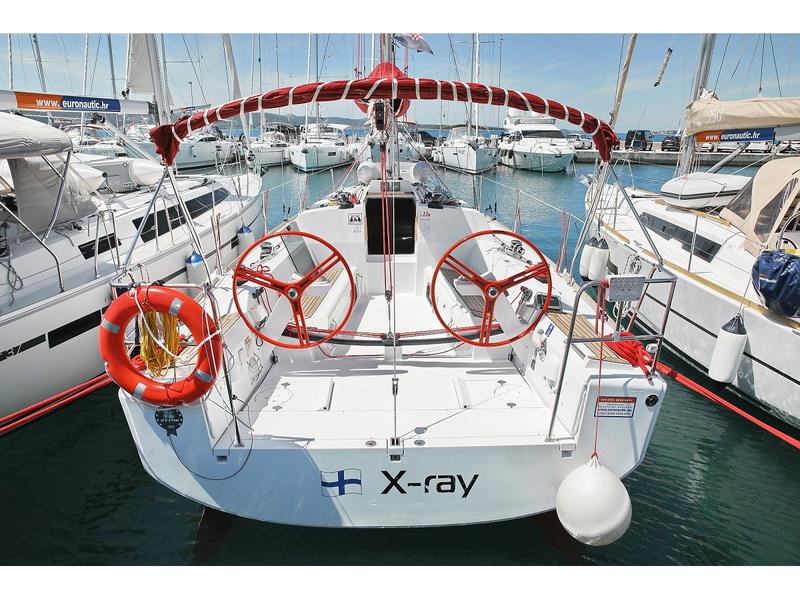 Book yachts online - sailboat - Elan 350 - X-Ray - rent
