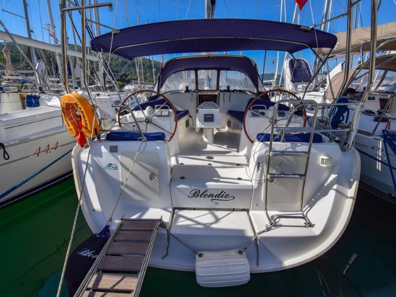 Book yachts online - sailboat - Cyclades 43.4 - Blondie - rent