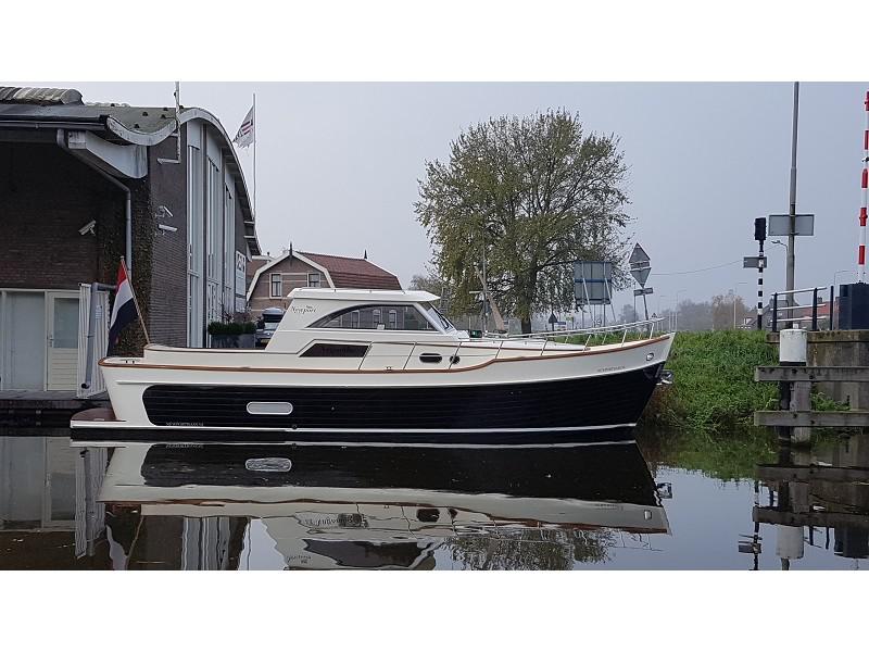 Book yachts online - motorboat - Newport Bass HT - Negombo - rent