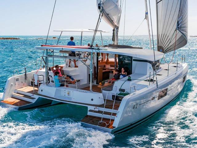 Book yachts online - catamaran - Lagoon 42 - EASY COURSE - rent