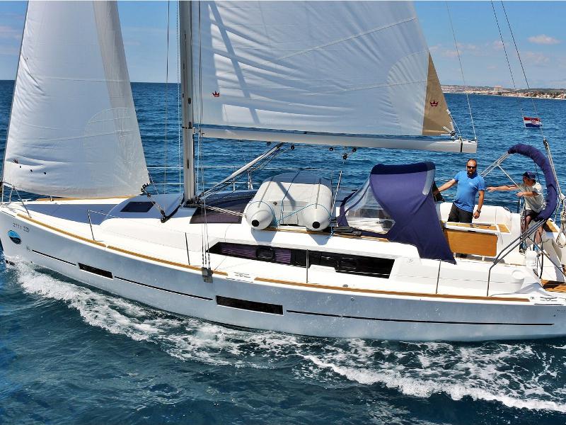 Book yachts online - sailboat - Dufour 382 Grand Large - MIKI - rent