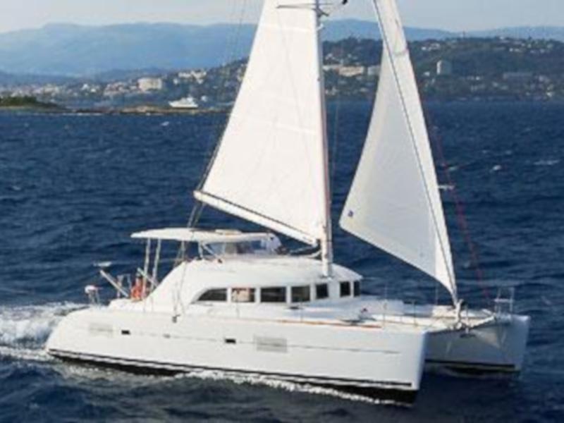 Book yachts online - catamaran - Lagoon 380 - Bagpuss - rent